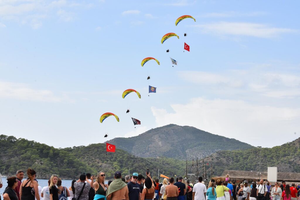 Ölüdeniz & Blue Lagoon Guide 2026: Beach Tips & Transport 1 Ölüdeniz Air Games above Belcekız Beach in Fethiye