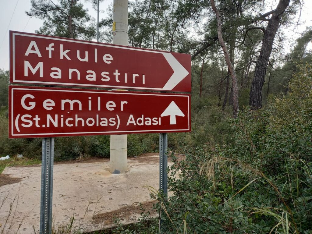 Forest walking route to Afkule Monastery from the Kayaköy Gemiler road
